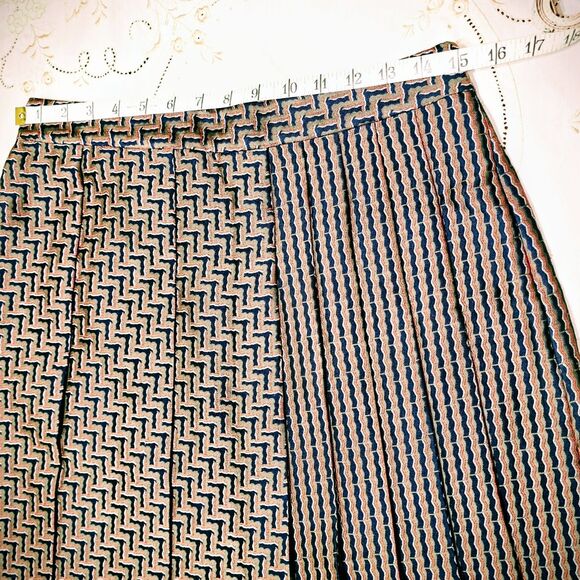 Diane von Furstenberg "Ava" Geometric Pleated Two Pattern Skirt MSRP $345. Sz 10 - Picture 4 of 12